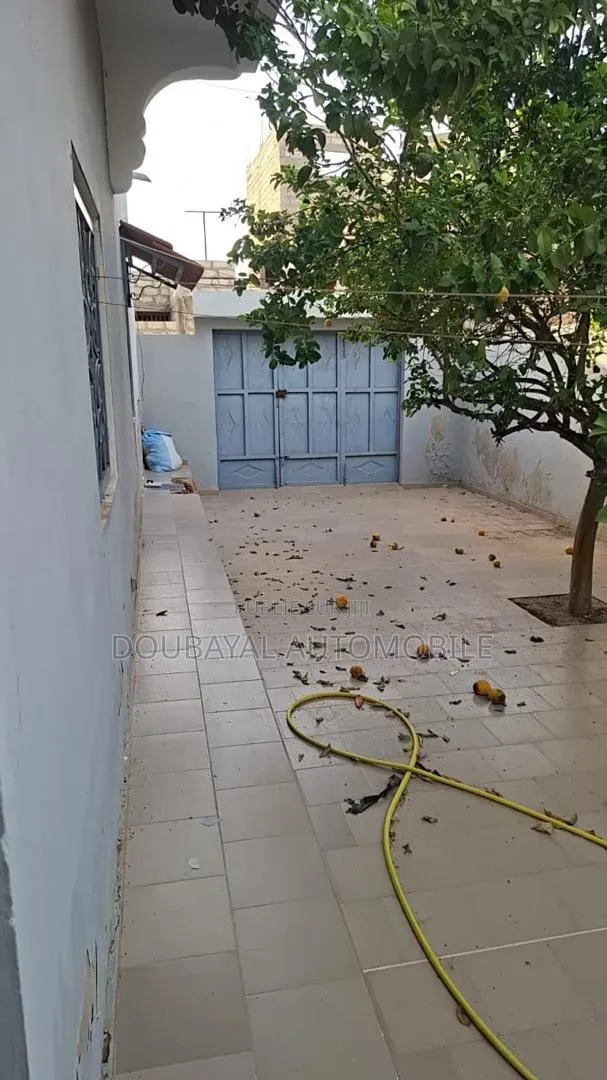 3chbre Villa dans Ngaparou, Thiès Sud à Vendre