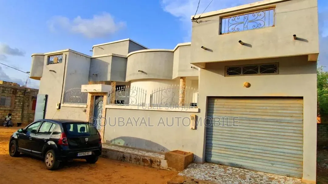 3chbre Villa dans Ngaparou, Thiès Sud à Vendre