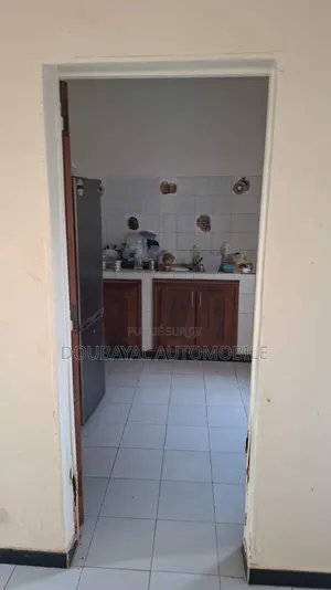 3chbre Villa dans Ngaparou, Thiès Sud à Vendre