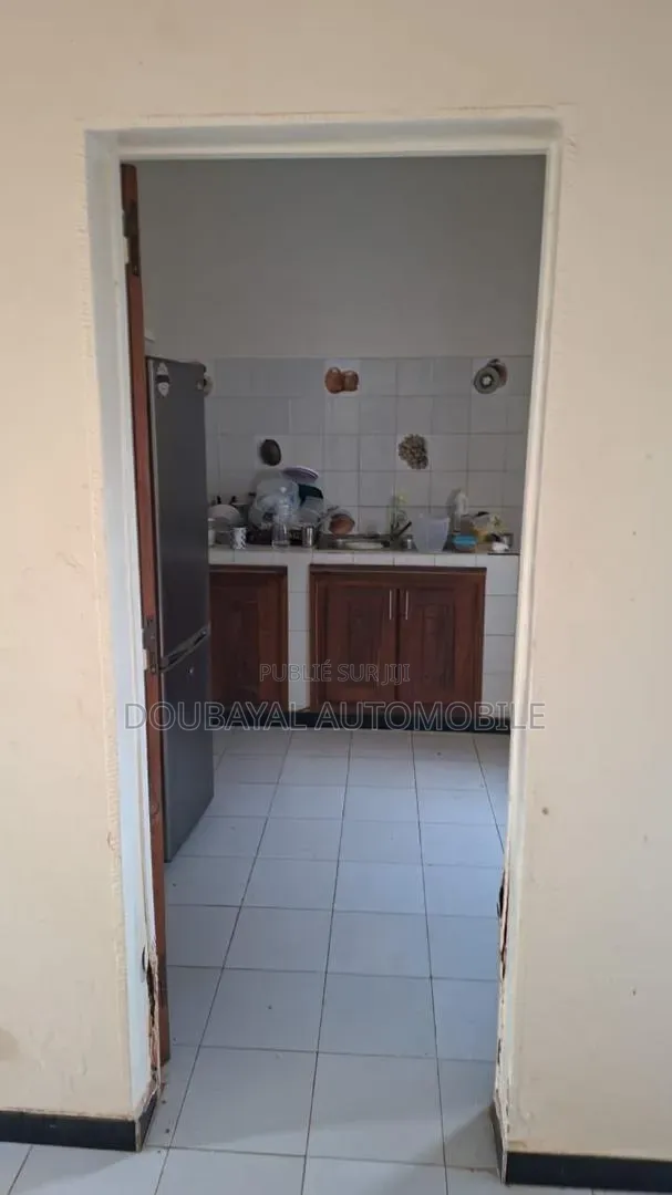 3chbre Villa dans Ngaparou, Thiès Sud à Vendre