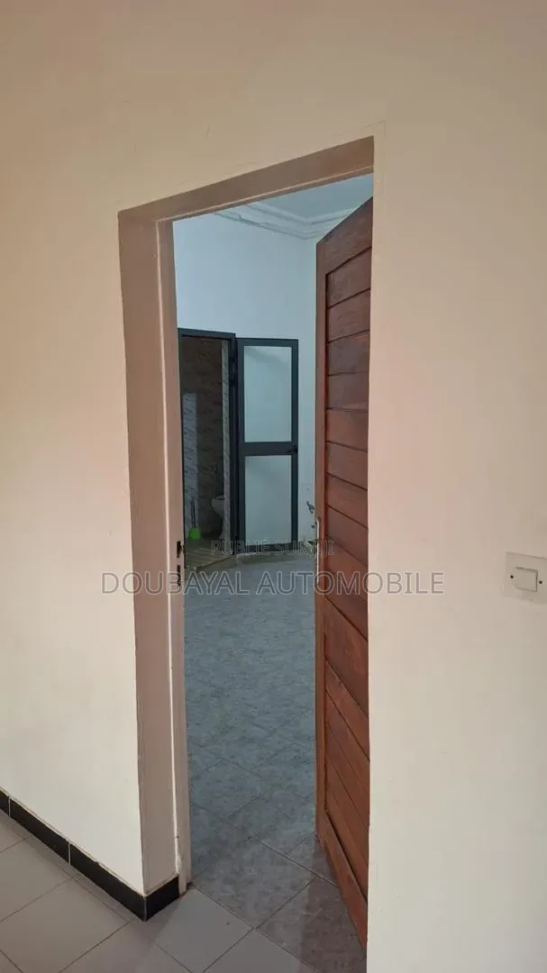 3chbre Villa dans Ngaparou, Thiès Sud à Vendre