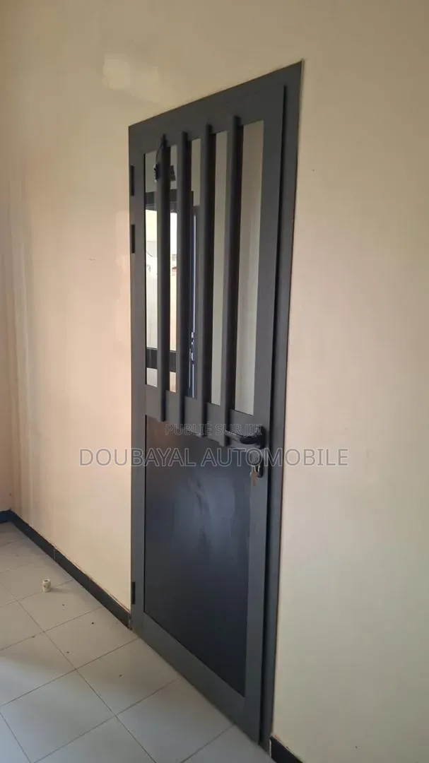 3chbre Villa dans Ngaparou, Thiès Sud à Vendre