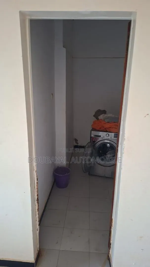 3chbre Villa dans Ngaparou, Thiès Sud à Vendre