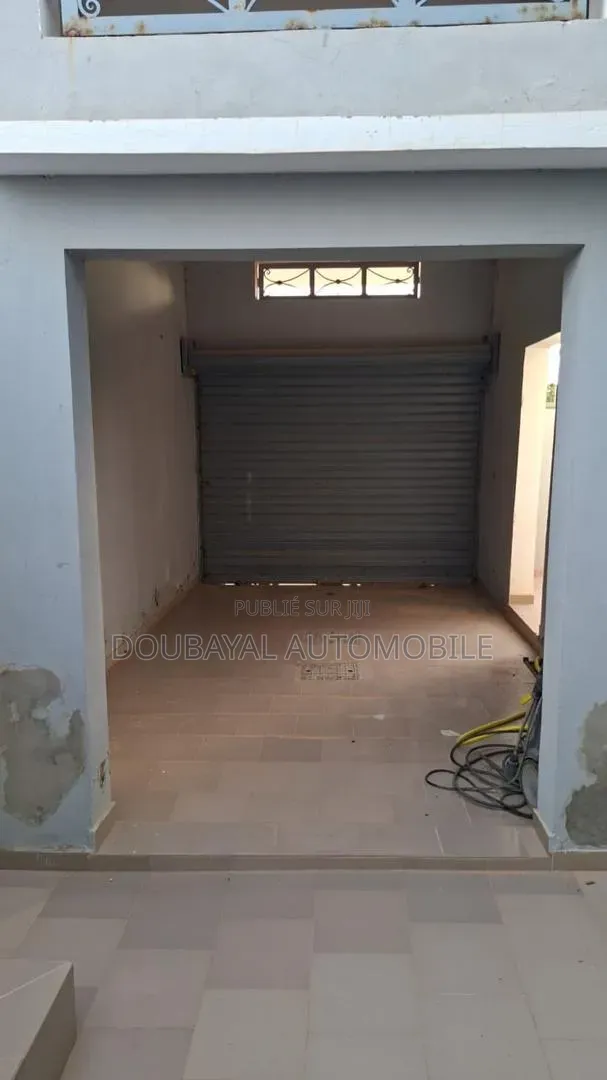 3chbre Villa dans Ngaparou, Thiès Sud à Vendre