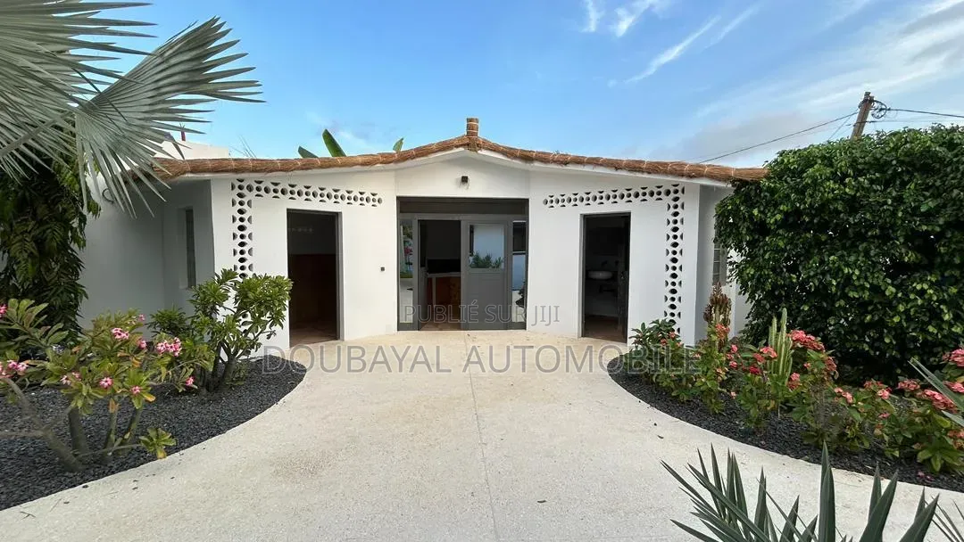 Meublé 2chbre Villa dans Warang, Thiès Sud à Vendre