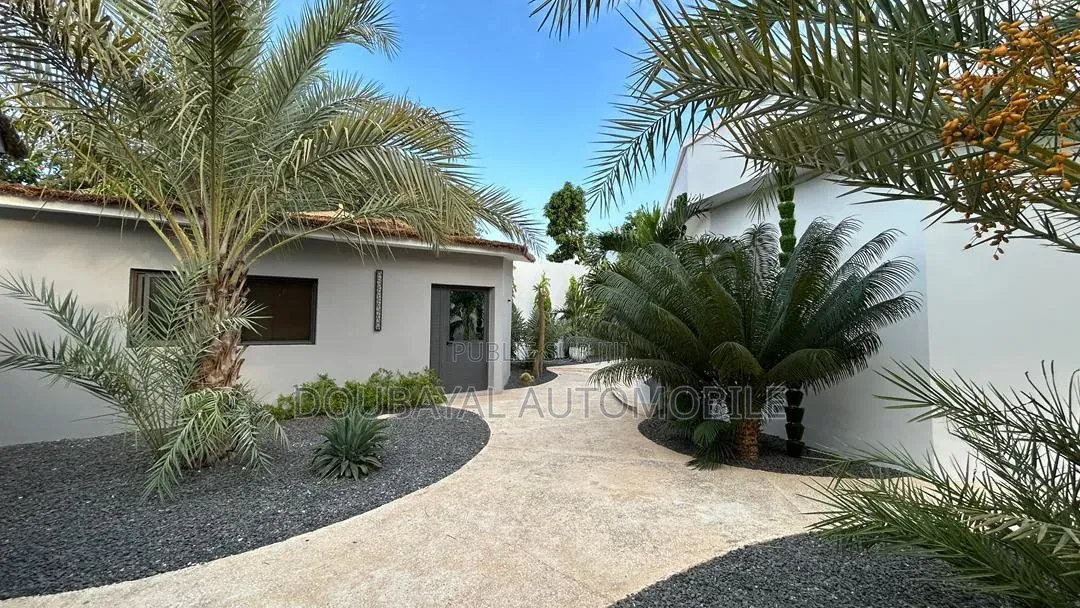 Meublé 2chbre Villa dans Warang, Thiès Sud à Vendre