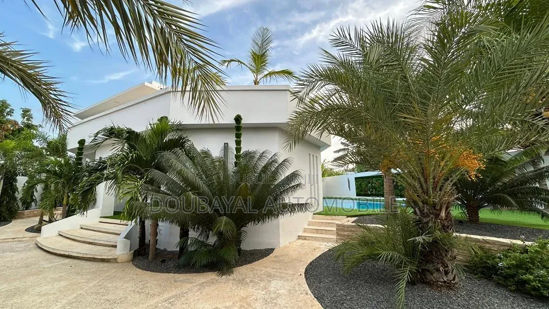 Meublé 2chbre Villa dans Warang, Thiès Sud à Vendre
