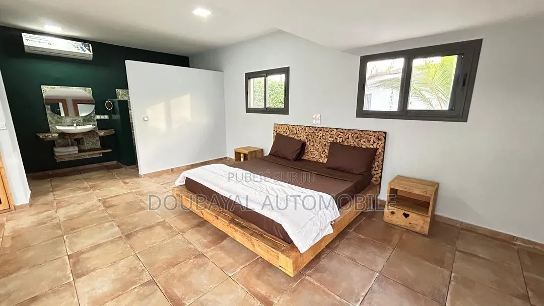 Meublé 2chbre Villa dans Warang, Thiès Sud à Vendre