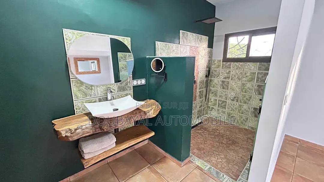 Meublé 2chbre Villa dans Warang, Thiès Sud à Vendre
