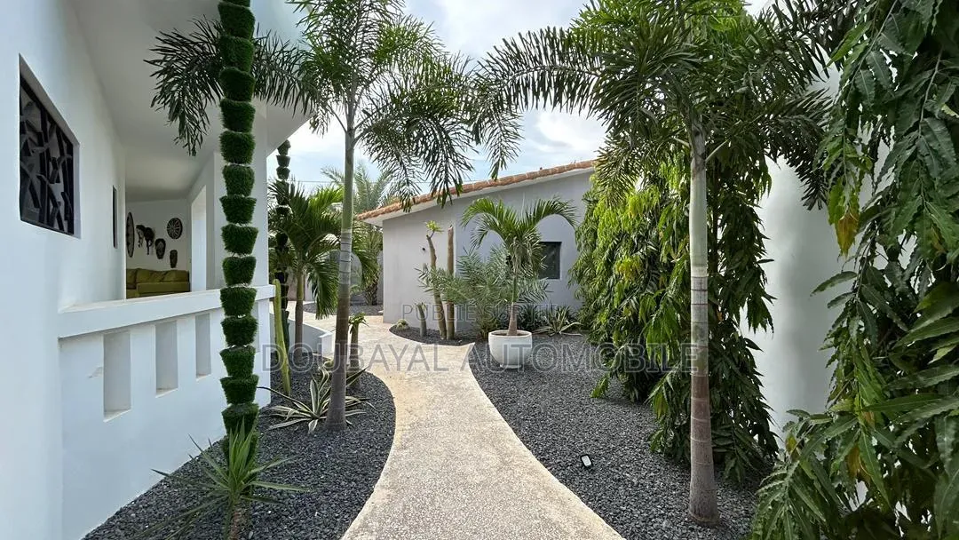 Meublé 2chbre Villa dans Warang, Thiès Sud à Vendre