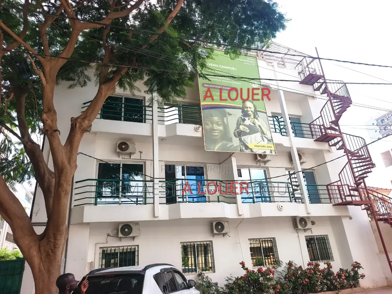 20chbre Maison de ville / Terrasse dans Villa R+2 À Louer à Louer