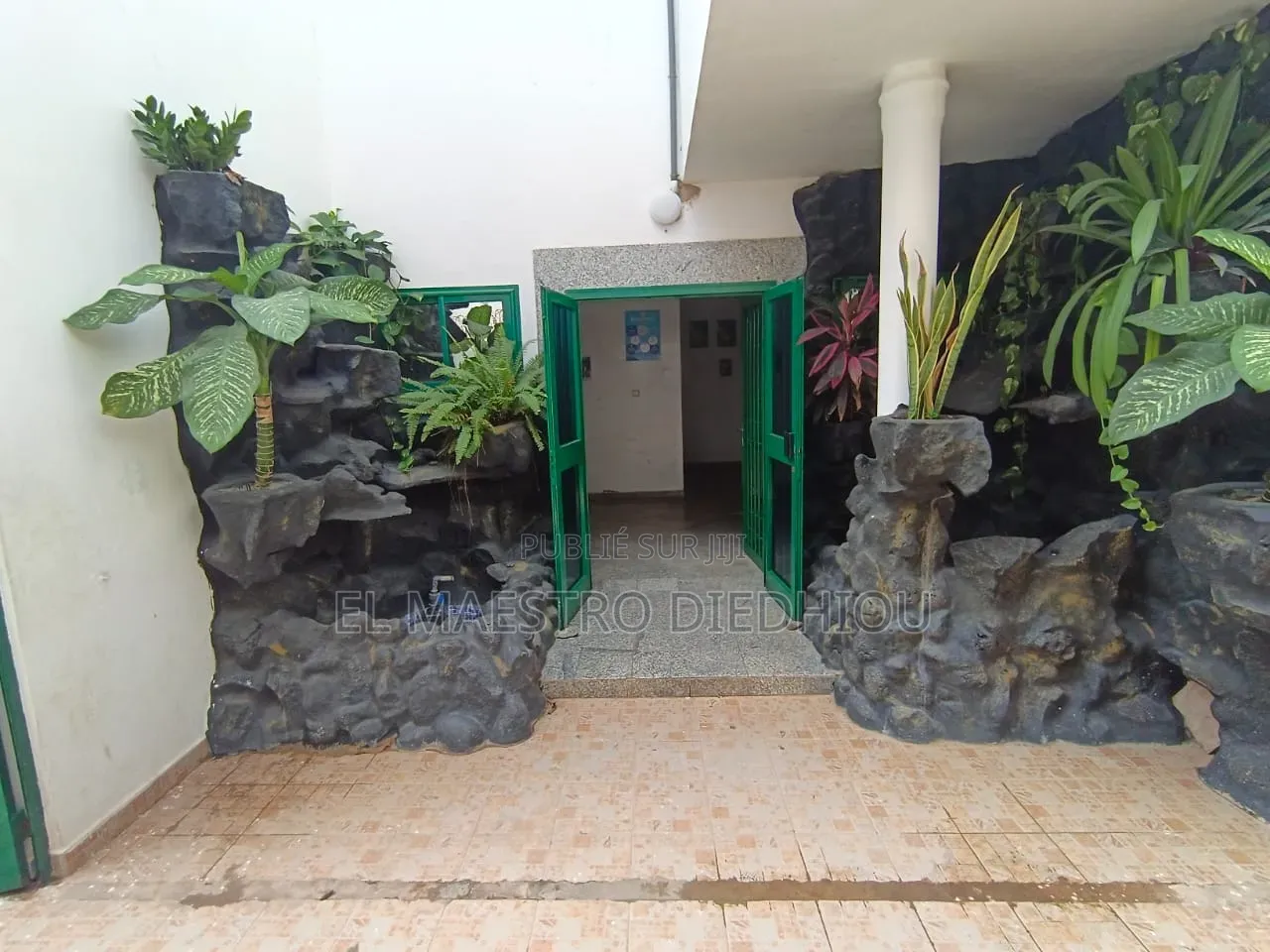 20chbre Maison de ville / Terrasse dans Villa R+2 À Louer à Louer