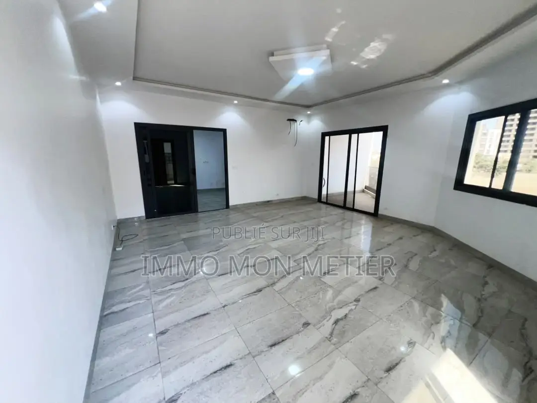 2chbre Appartement dans Appartement F3 A à Louer