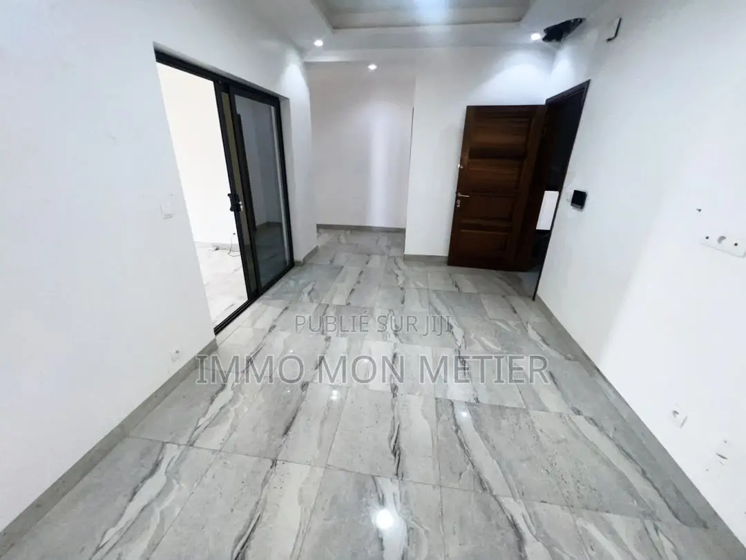 2chbre Appartement dans Appartement F3 A à Louer