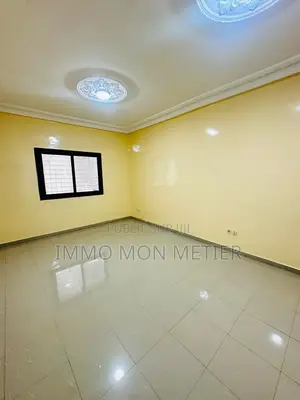 3chbre Appartement dans F4, Yoff à Louer