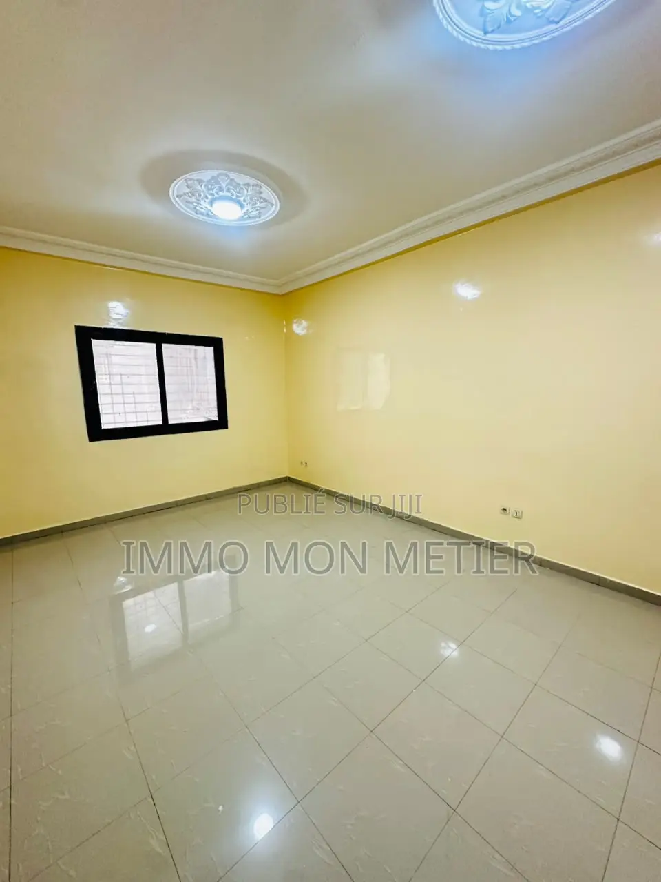3chbre Appartement dans F4, Yoff à Louer