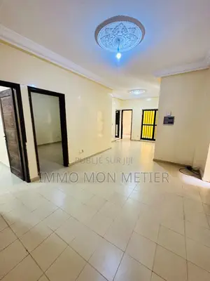 3chbre Appartement dans F4, Yoff à Louer