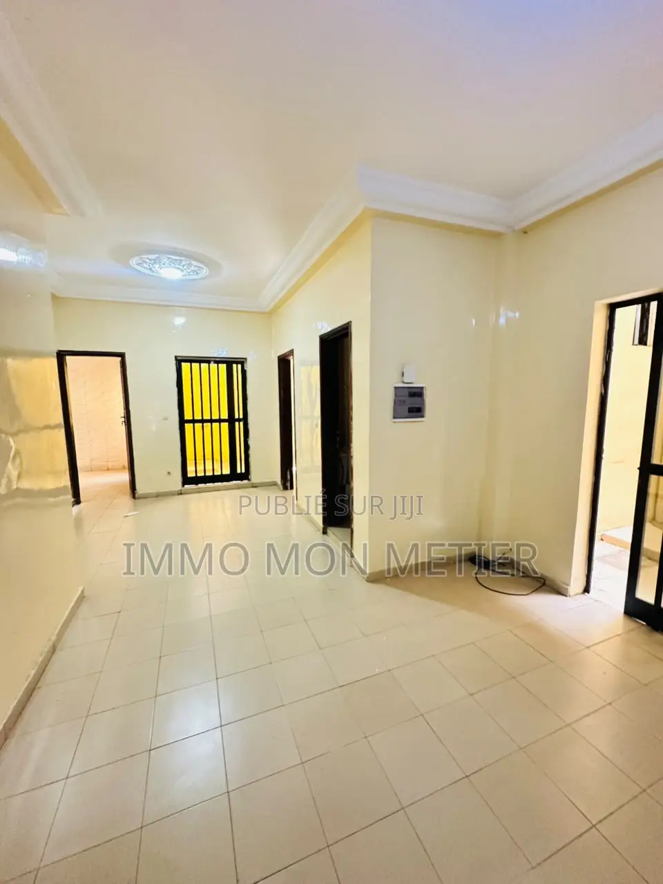 3chbre Appartement dans F4, Yoff à Louer