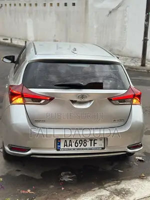 Toyota Auris 2017 Gris