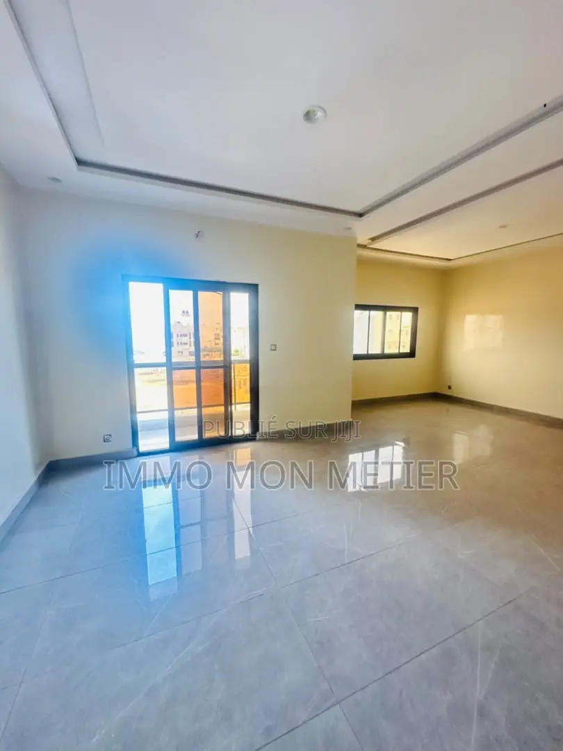 3chbre Appartement dans Yoff à Louer