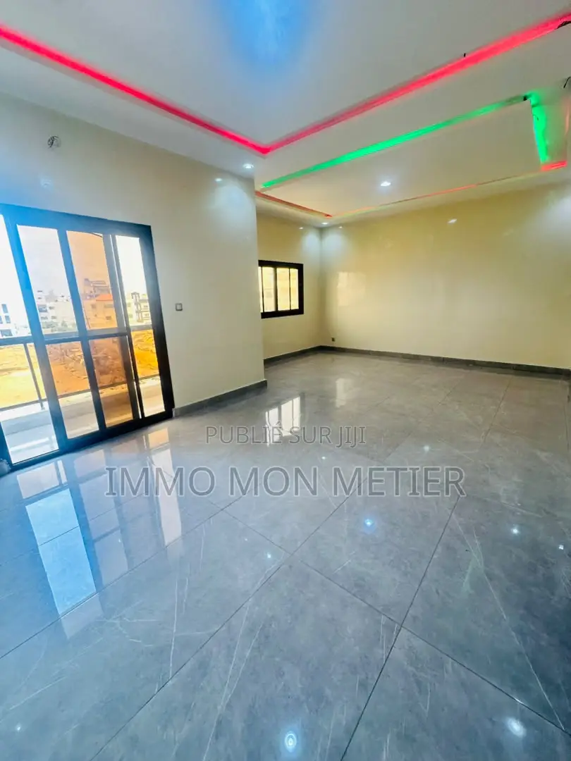 3chbre Appartement dans Yoff à Louer