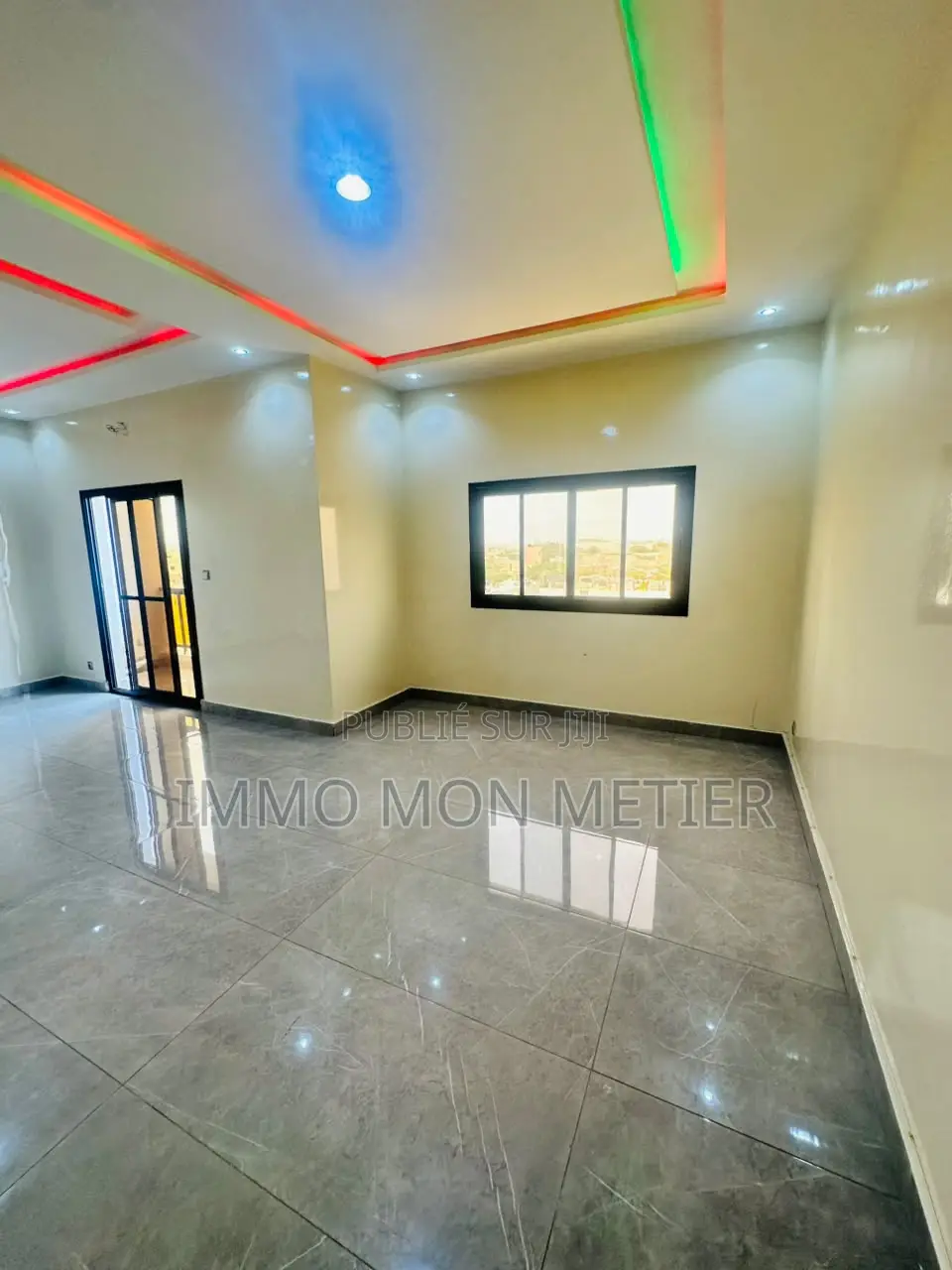 3chbre Appartement dans Yoff à Louer