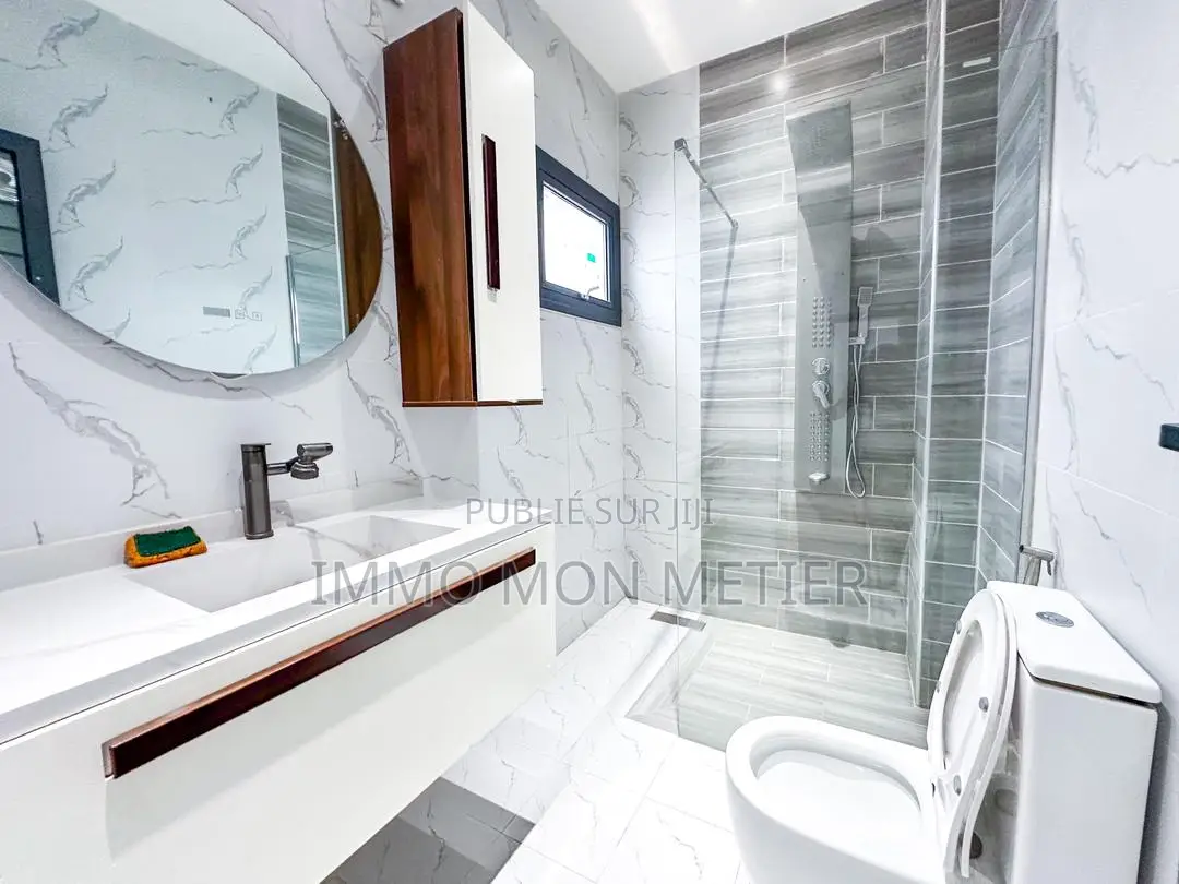 4chbre Appartement dans Almadies à Louer