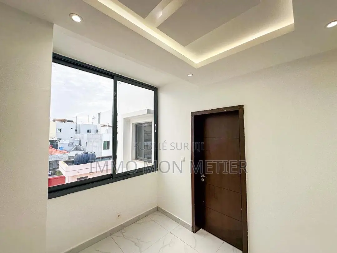 4chbre Appartement dans Almadies à Louer