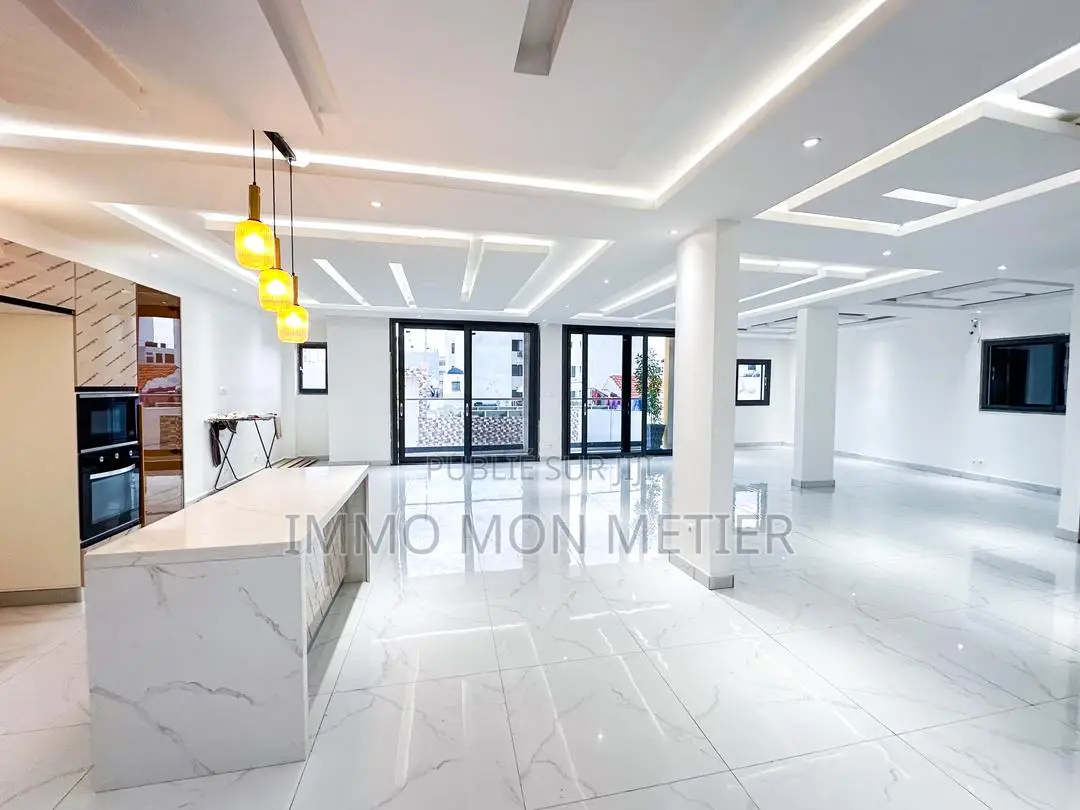 4chbre Appartement dans Almadies à Louer