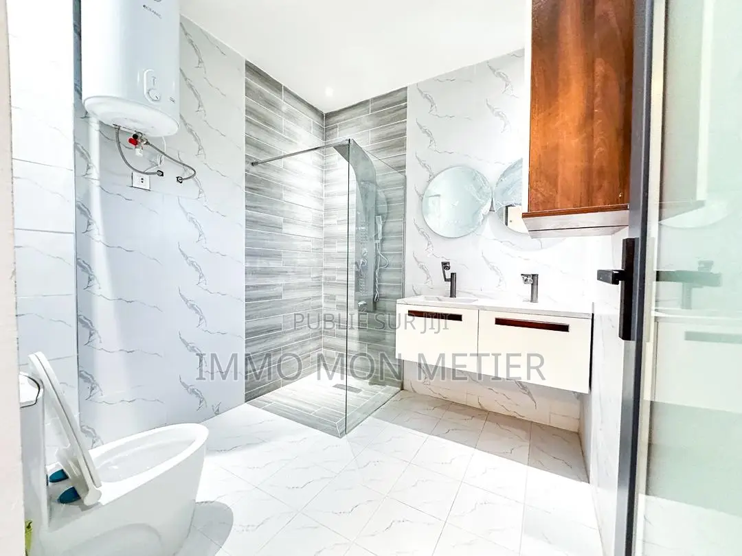 4chbre Appartement dans Almadies à Louer