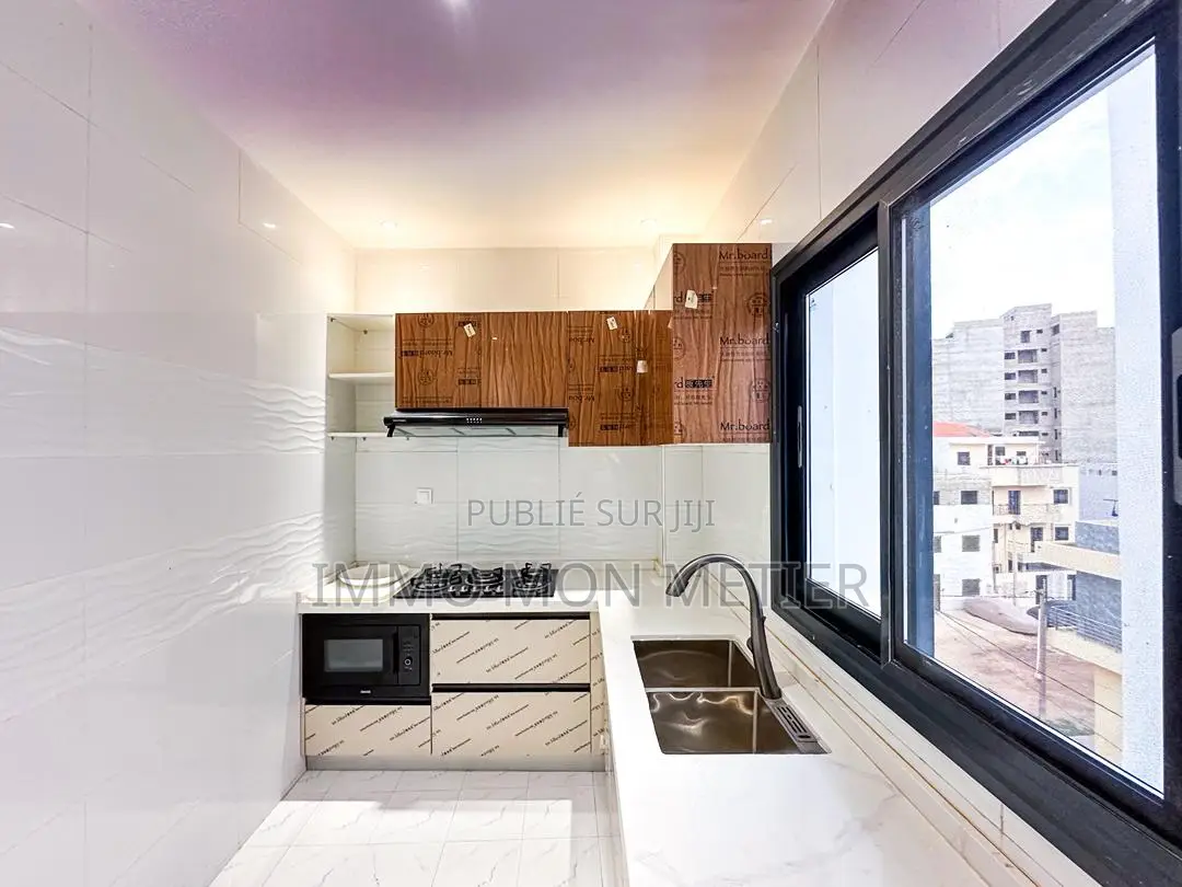 4chbre Appartement dans Almadies à Louer