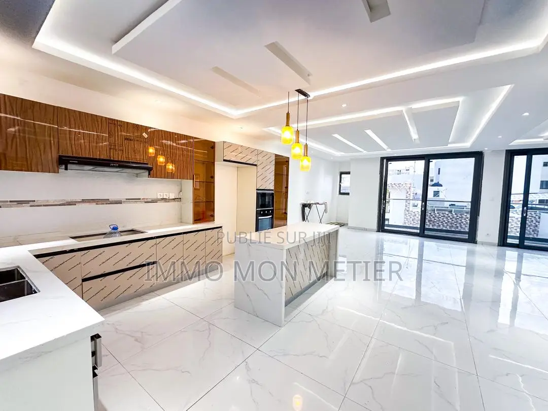 4chbre Appartement dans Almadies à Louer
