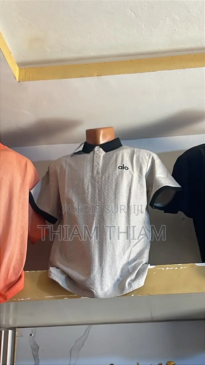 Vêtements Hommes Femmes Enfants