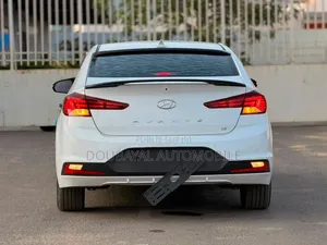 Hyundai Avante 2019 Blanc