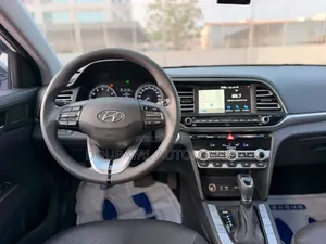 Hyundai Avante 2019 Blanc