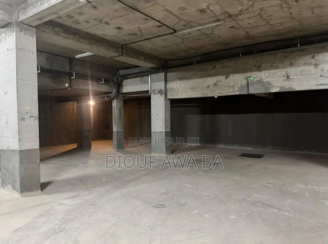 3chbre Appartement dans Almadies à Louer