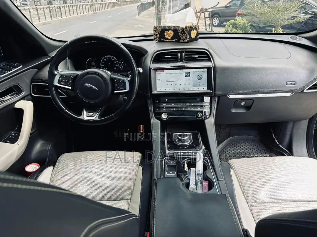 Jaguar F-Pace 2017 Noir