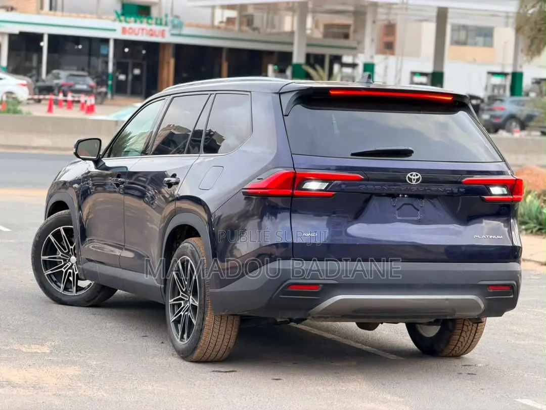 Toyota Highlander 2024 Bleu