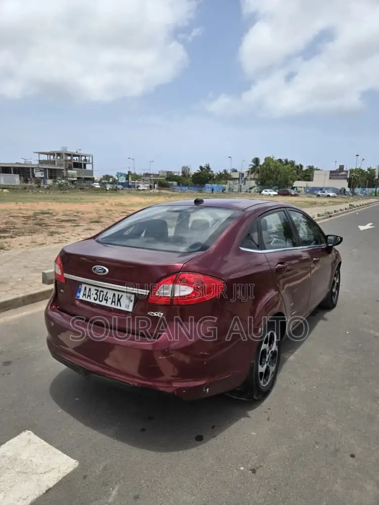 Ford Fiesta SE Hatchback 2012 Rouge
