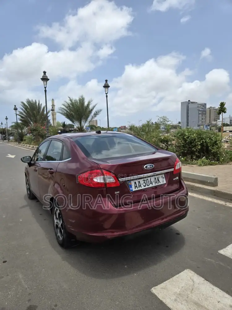 Ford Fiesta SE Hatchback 2012 Rouge