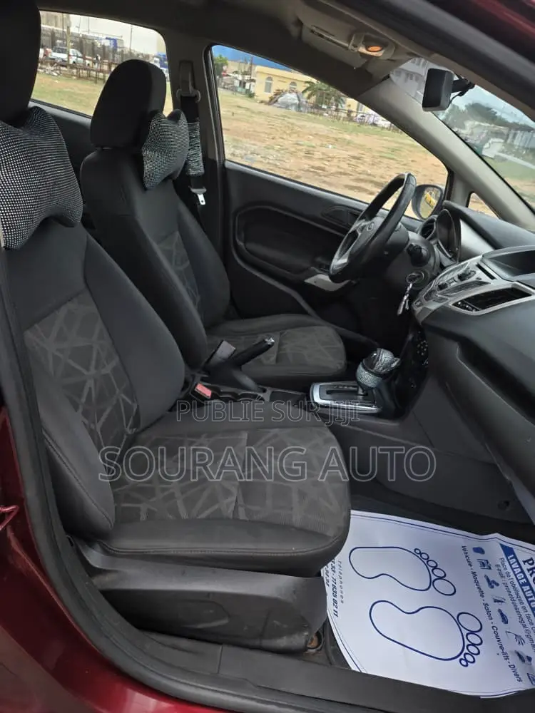 Ford Fiesta SE Hatchback 2012 Rouge