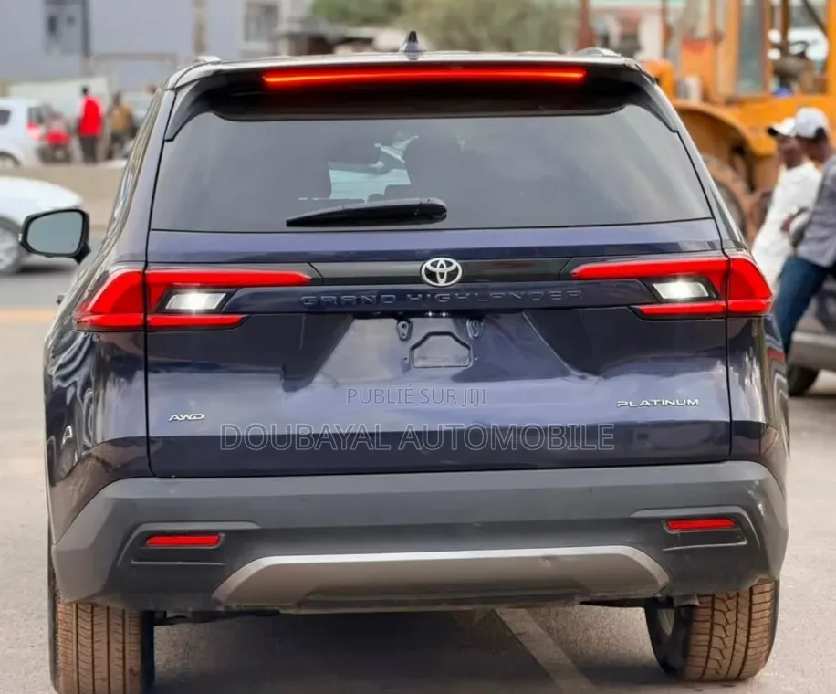 Toyota Highlander 2024 Bleu