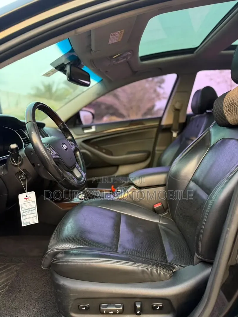 Kia K3000 2015 Noir Mat