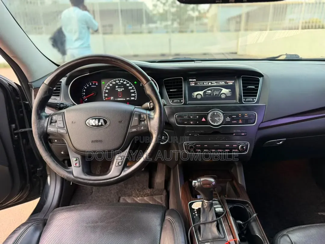 Kia K3000 2015 Noir Mat