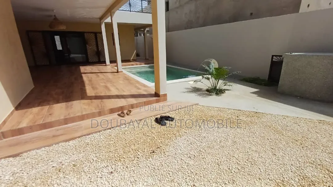 4chbre Villa dans Somone, Thiès Sud à Vendre