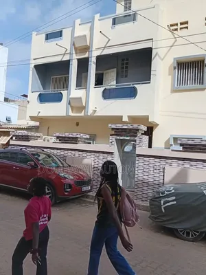 6chbre Villa dans Hlm Grand Yoff à Vendre