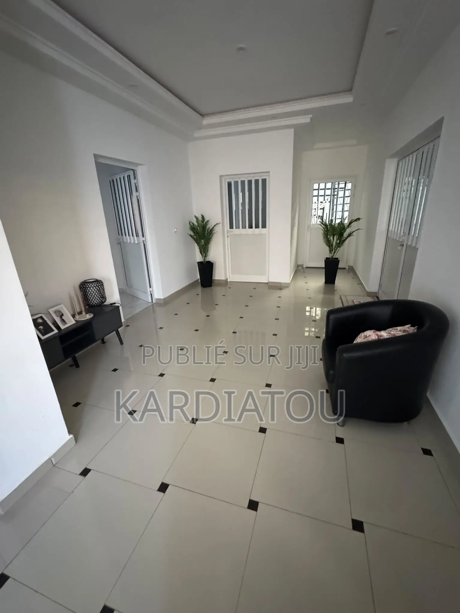 Meublé 4chbre Villa dans Villa Meublée À, Thiès Sud à Vendre