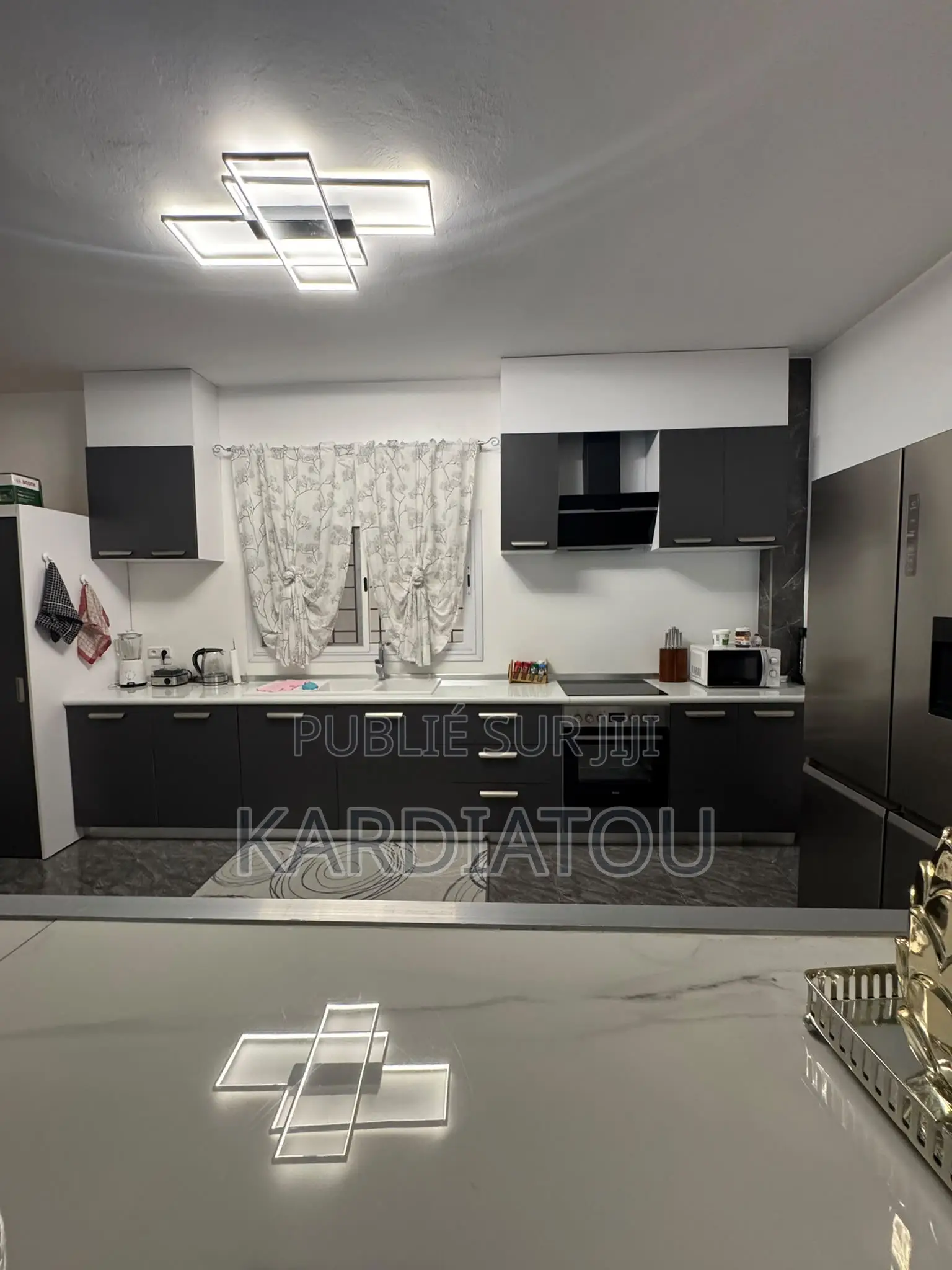 Meublé 4chbre Villa dans Villa Meublée À, Thiès Sud à Vendre