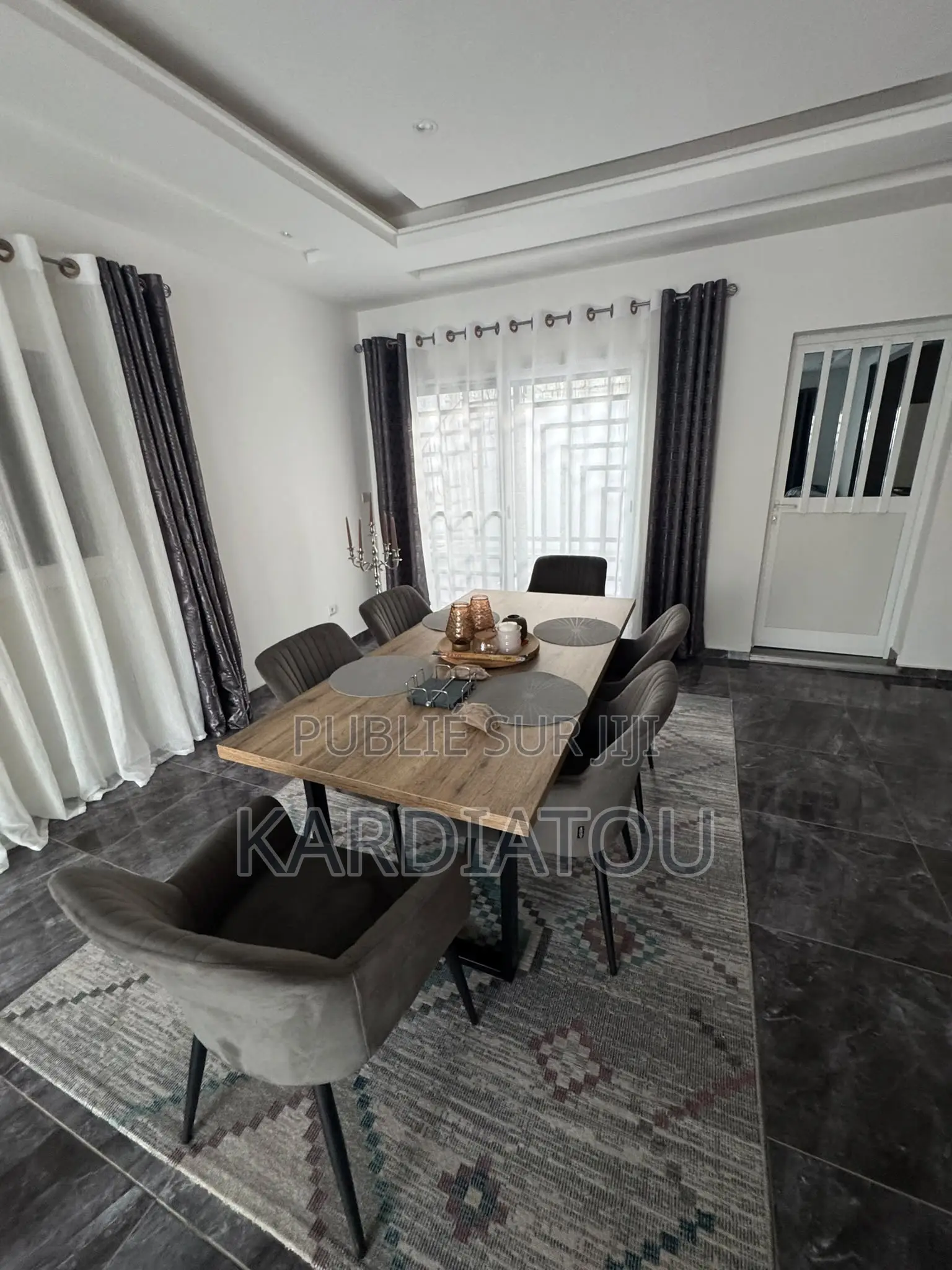Meublé 4chbre Villa dans Villa Meublée À, Thiès Sud à Vendre