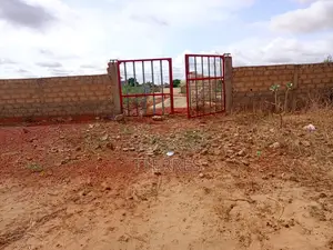Ferme Avec Poulaillers Fonctionnels De 1,18 Hectare À Notto Diobass